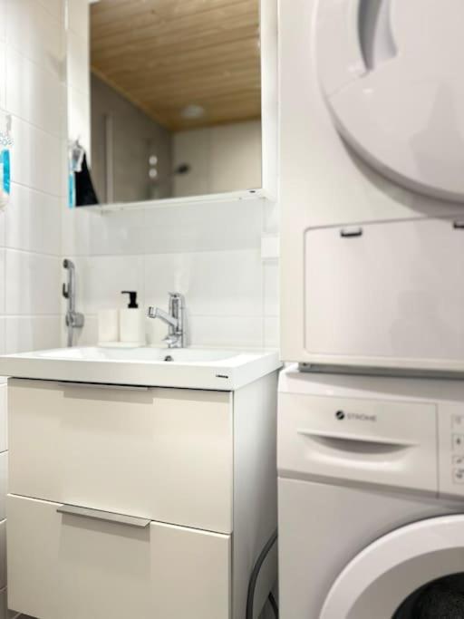 Huoneisto Juna Aseman Vieressae Apartamento Vantaa Exterior foto